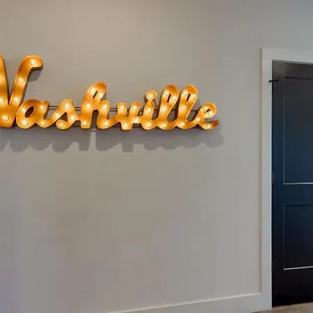New Modern 2bdr In Walkable Midtown W Gym Pool Honkey-tonk By Avantstay *