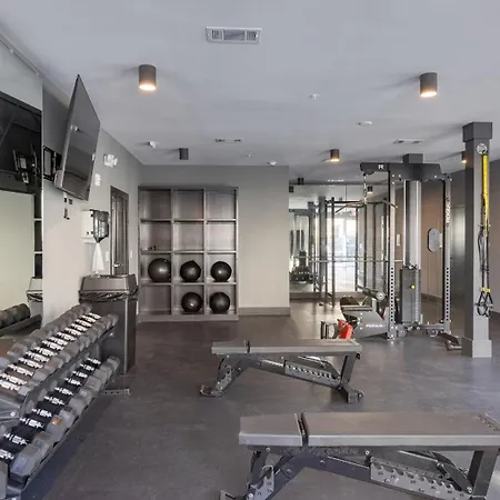 Holiday home New Modern 2bdr In Walkable Midtown W Gym Pool Honkey-tonk By Avantstay