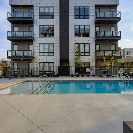 New Modern 2bdr In Walkable Midtown W Gym Pool Honkey-tonk By Avantstay Holiday home *