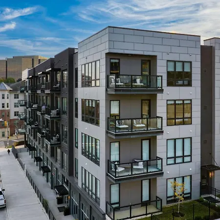 Holiday home New Modern 2bdr In Walkable Midtown W Gym Pool Honkey-tonk By Avantstay Nashville