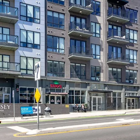 New Modern 2bdr In Walkable Midtown W Gym Pool Honkey-tonk By Avantstay
