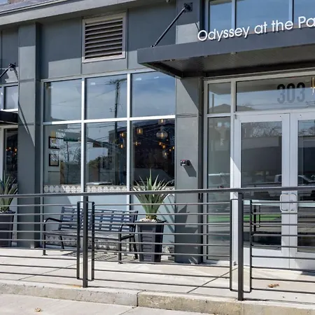 Holiday home New Modern 2bdr In Walkable Midtown W Gym Pool Honkey-tonk By Avantstay