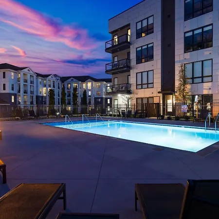 New Modern 2bdr In Walkable Midtown W Gym Pool Honkey-tonk By Avantstay Holiday home Nashville
