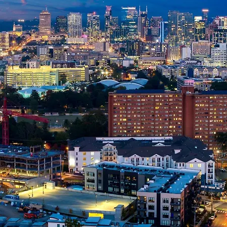 Holiday home New Modern 2bdr In Walkable Midtown W Gym Pool Honkey-tonk By Avantstay Nashville