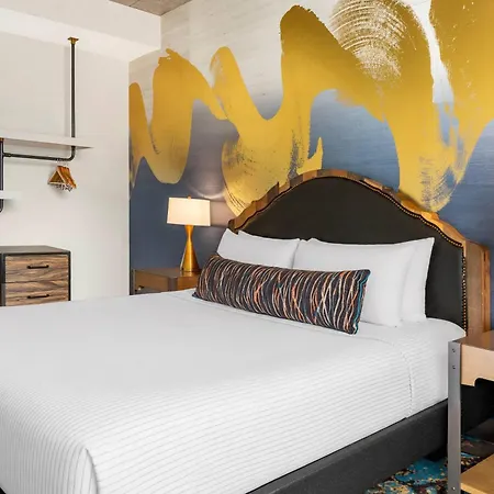 Hotel Cambria Downtown