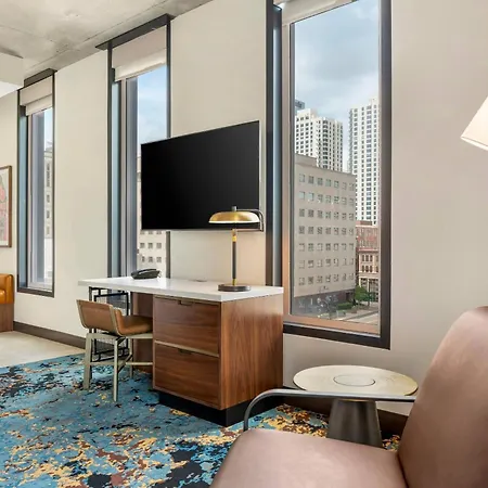 Hotel Cambria Downtown