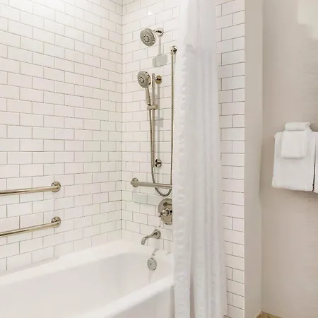 Hotel Cambria Downtown