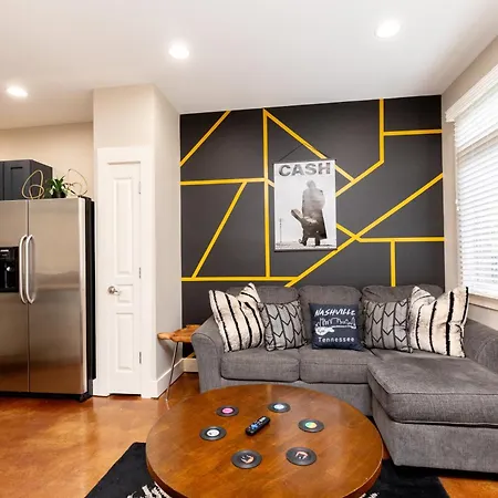 The Johnny Cash - Music Row District - Free Garage Parking - King Bed * Nashville