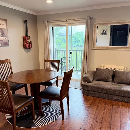Apartment Walk To Broadway! 2br2bath Condo, Sleeps 6, Pool Nashville