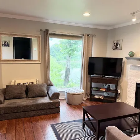 Apartment Walk To Broadway! 2br2bath Condo, Sleeps 6, Pool Nashville