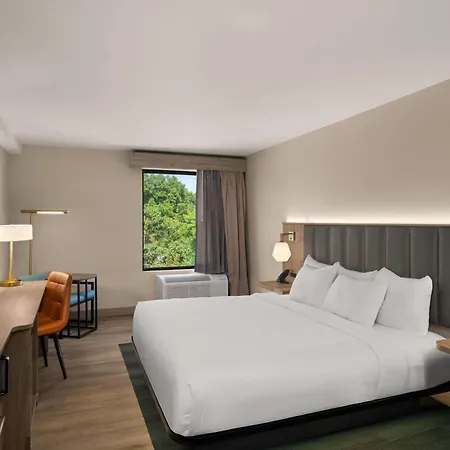 La Quinta By Wyndham Airport/opryland Hotel 3*