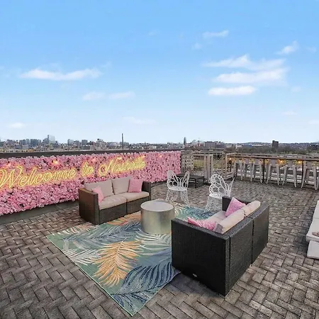 Luxury Retreat: Rooftop Hot Tub Double Deck & Game Nashville