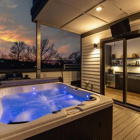 Holiday home Luxury Retreat: Rooftop Hot Tub Double Deck & Game Nashville