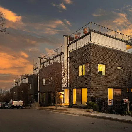 Luxury Retreat: Rooftop Hot Tub Double Deck & Game Nashville