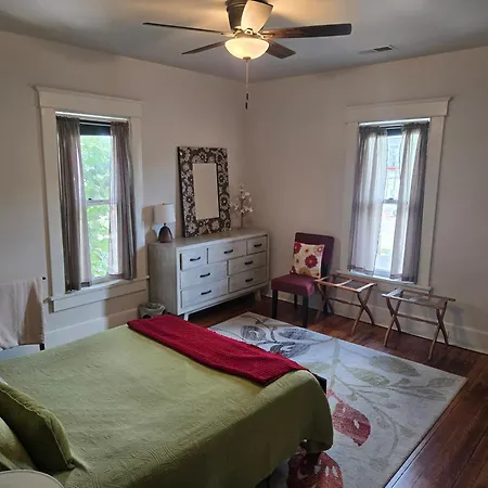 Apartment East Upstairs Apartment, One Queen Br, 2 Twin Br,1bath In Five Points, Close To Downtown Nashville