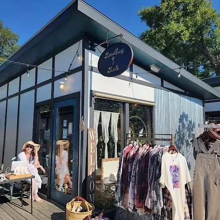 Perfect Cma Fest Hq, Rooftop 10 Mins To Downtown, Garage, Ping Pong, Karaoke, Axe Throwing, Shuffleboard, 10 Mins To Broadway, 5 Mins To Five Points, Perfect For Bachelors Or Bachelorettes, 24 Hr Hospitality Nashville