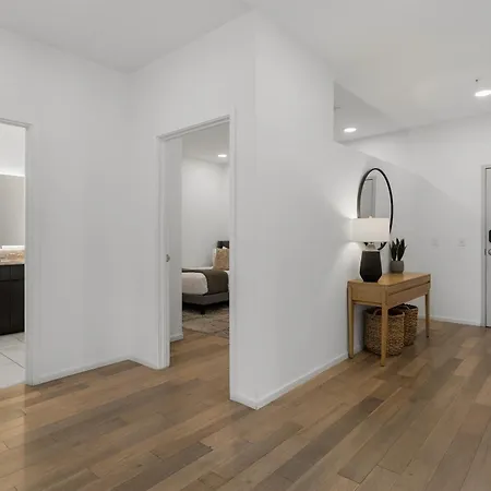 Apartment Luxury On The River 4 Beds 2.5 Bath, Walk To Downtown *