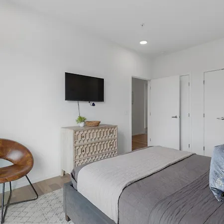 Apartment Luxury On The River 4 Beds 2.5 Bath, Walk To Downtown