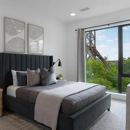 Luxury On The River 4 Beds 2.5 Bath, Walk To Downtown Apartment Nashville