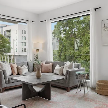 Luxury On The River 4 Beds 2.5 Bath, Walk To Downtown Apartment