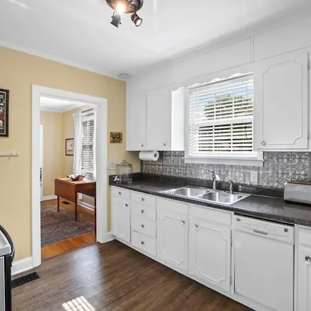Inglewood East - Large Yard & Private Deck - Free Parking Holiday home Nashville