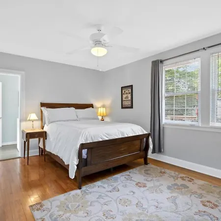Holiday home Inglewood East - Large Yard & Private Deck - Free Parking