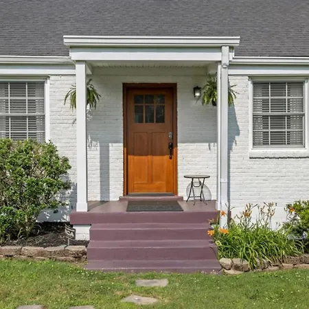 Inglewood East - Large Yard & Private Deck - Free Parking Holiday home *