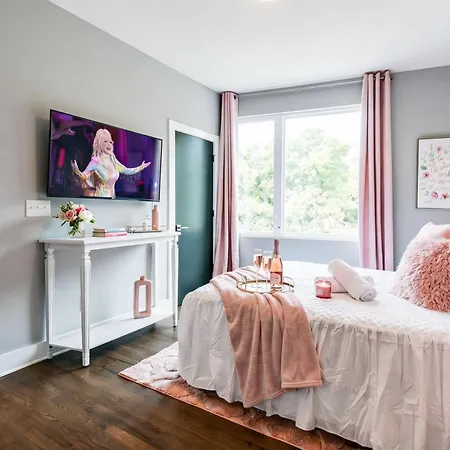 New Dollys Dream 12 Beds Downtown Nash Opry Karaoke Holiday home Nashville