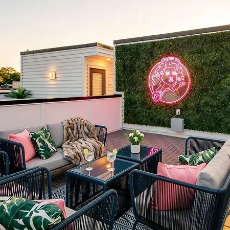 Holiday home New Dollys Dream 12 Beds Downtown Nash Opry Karaoke Nashville