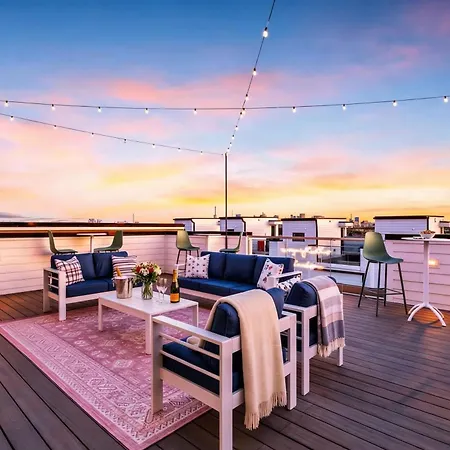 New Nash Eras - 15 Beds - Hot Tub On Rooftop Deck Holiday home
