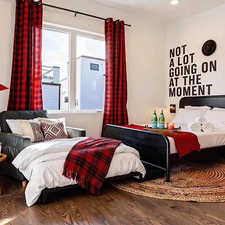Holiday home New Nash Eras - 15 Beds - Hot Tub On Rooftop Deck *