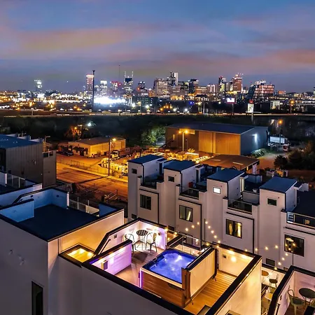 New Nash Eras - 15 Beds - Hot Tub On Rooftop Deck Holiday home Nashville