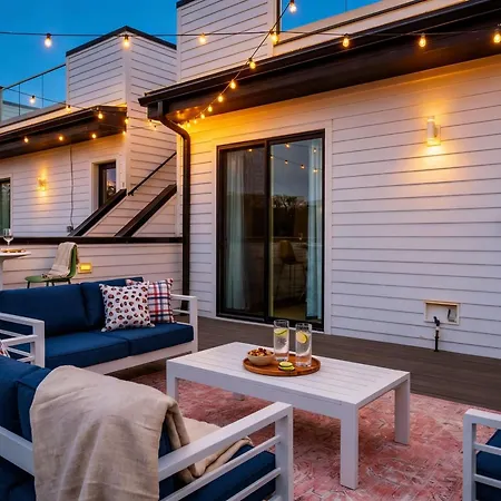 Holiday home New Nash Eras - 15 Beds - Hot Tub On Rooftop Deck