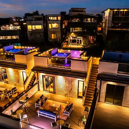 Holiday home New Nash Eras - 15 Beds - Hot Tub On Rooftop Deck *
