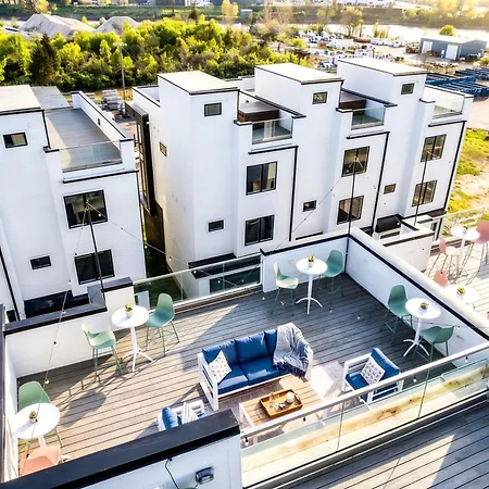New Nash Eras - 15 Beds - Hot Tub On Rooftop Deck Holiday home Nashville