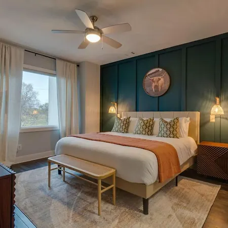 Holiday home Luxury Townhome! Rooftop-game Room! Near Broadway! *