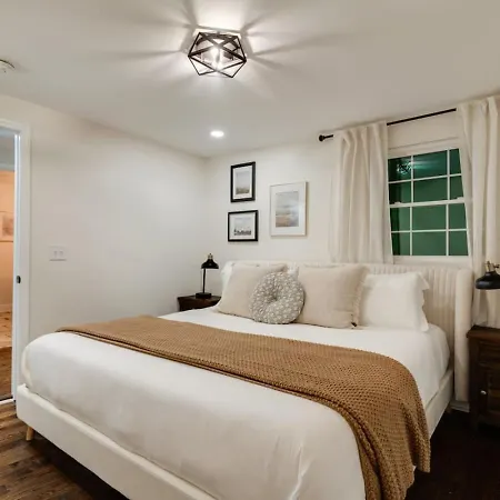 East One Level With Big Yard * Nashville
