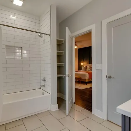 Luxury Townhome! Rooftop-game Room! Near Broadway! * Nashville
