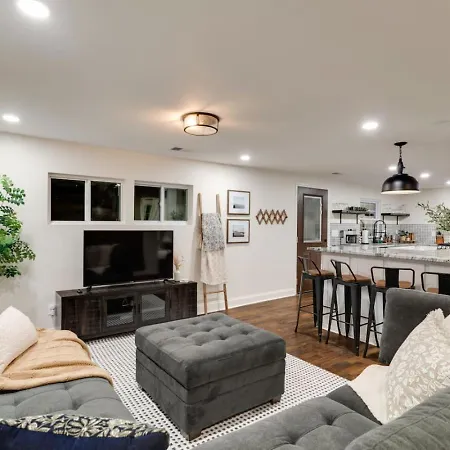 East One Level With Big Yard *