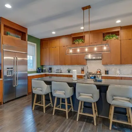 Luxury Townhome! Rooftop-game Room! Near Broadway! *
