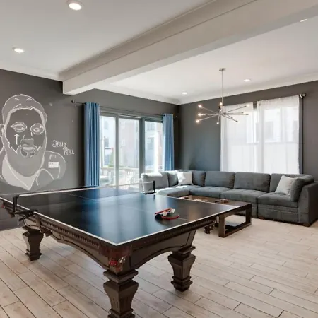 The Mural House, 11 Bed Group Hq ,near The Gulch *