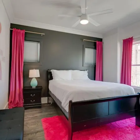 The Mural House, 11 Bed Group Hq ,near The Gulch