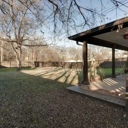 East One Level With Big Yard Holiday home Nashville