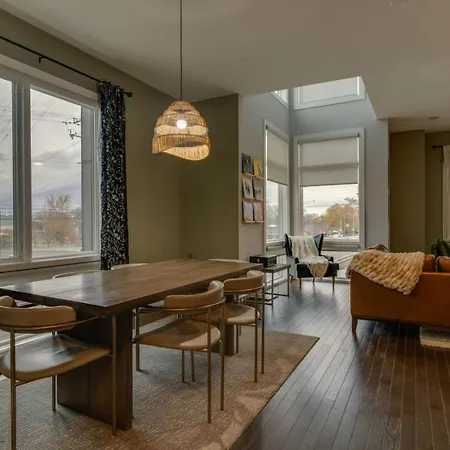 Holiday home Luxury Townhome! Rooftop-game Room! Near Broadway! *