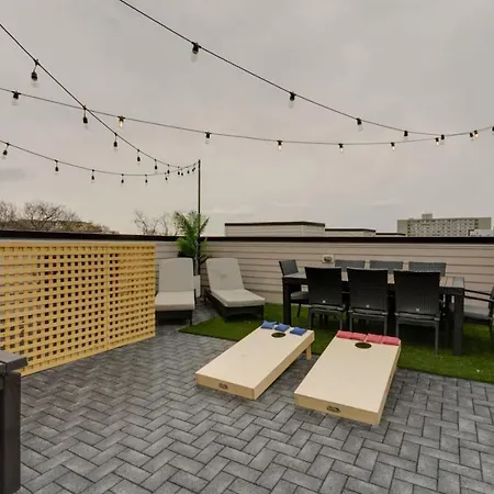 Holiday home Luxury Townhome! Rooftop-game Room! Near Broadway!