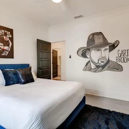 The Mural House, 11 Bed Group Hq ,near The Gulch *