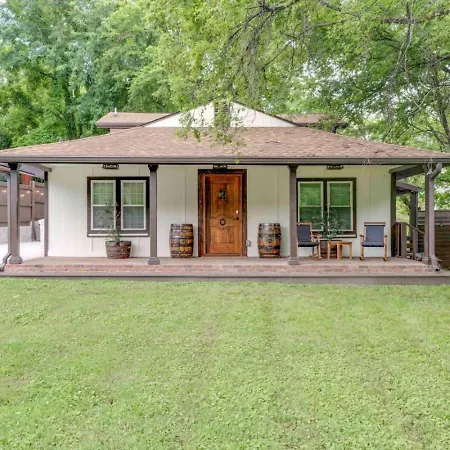 East One Level With Big Yard Holiday home Nashville