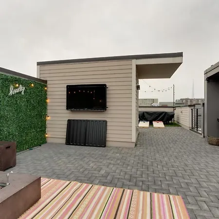 Luxury Townhome! Rooftop-game Room! Near Broadway! Holiday home *