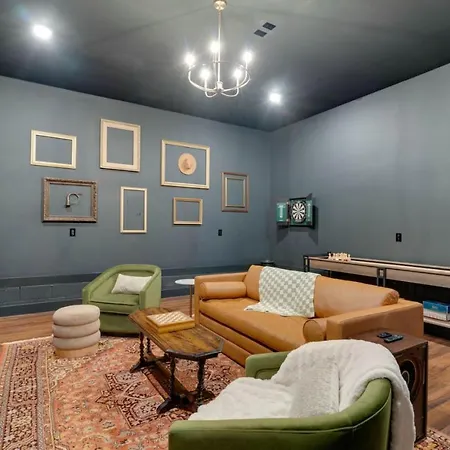 Luxury Townhome! Rooftop-game Room! Near Broadway!