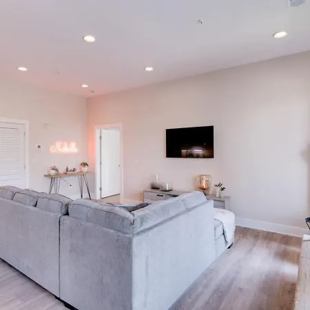 Prime West End 2br W, Sauna And Balcony Near Vandy!